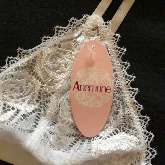 white lacy unlined bralette! - Picture 3 of 7